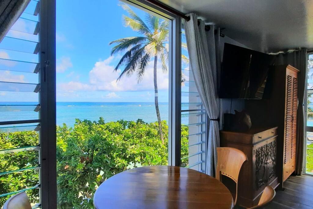 Breezy Beachfront Bali-Style Haven 180 Degree Oceanview Hau'ula Екстер'єр фото