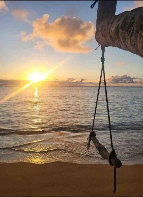 Breezy Beachfront Bali-Style Haven 180 Degree Oceanview Hau'ula Екстер'єр фото